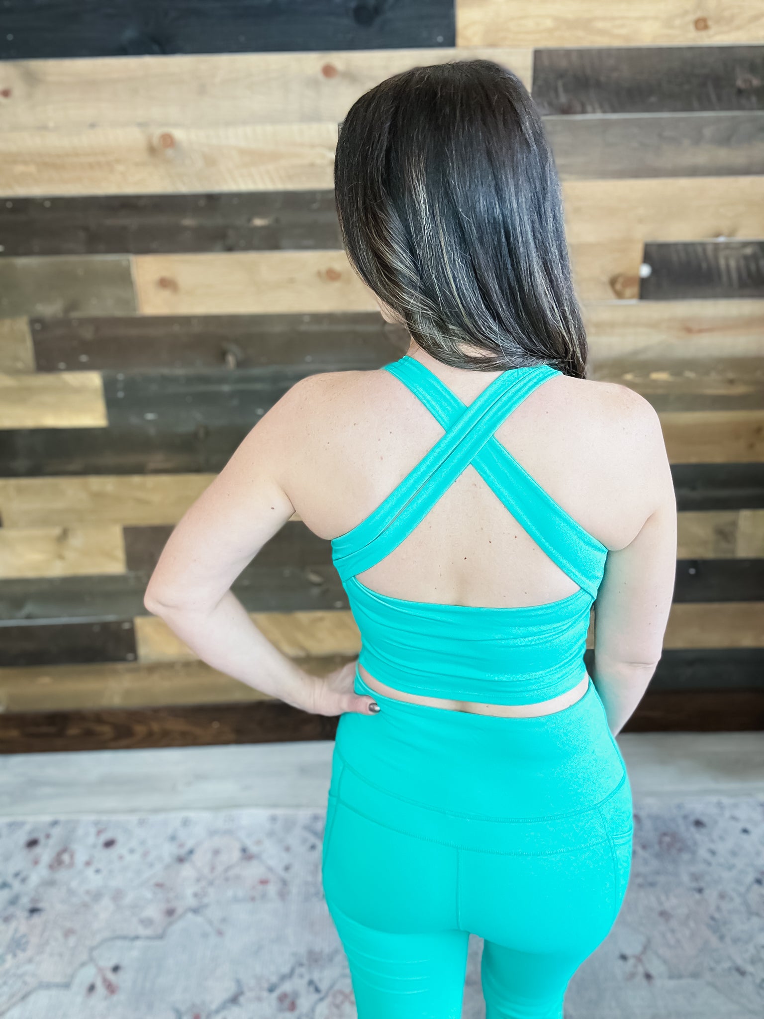 Ray Strap Back Cropped Sports Bra in Emerald